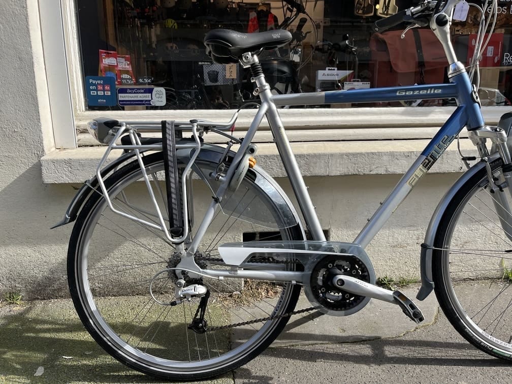 Vélo hollandais Gazelle Fuente vue de profil rapprochée